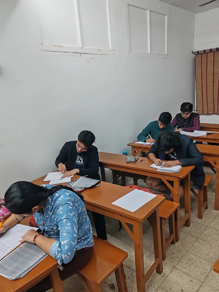 Online Classes for Physics JEE in Kolkata: How to Choose the Right Coaching in 2026